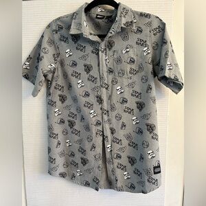 Star Wars button up gray print boys short sleeve shirt Sz XL. C16